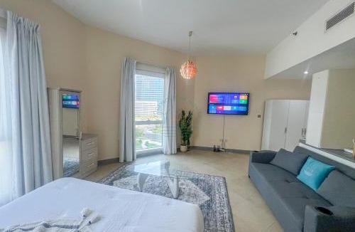 Barsha Heights Apartment | Snug Studio With City Views, Perfect For Couples