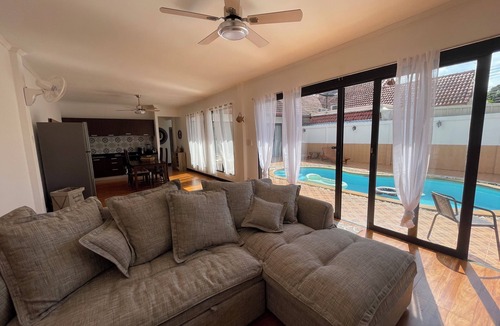 Chalong Villa | Spacieuse ET Agreable Villa Avec Piscine