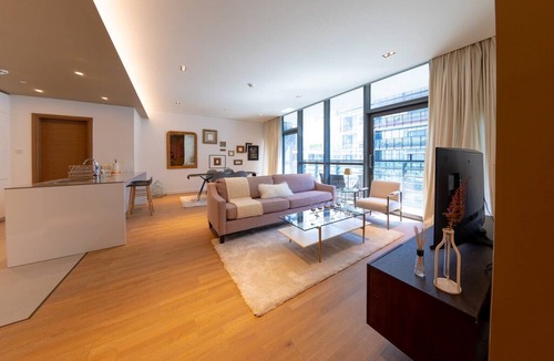Al Wasl Apartment | Spacious 1 Bed Apartment in City Walk