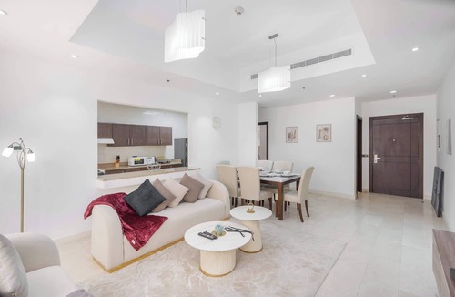 Al Barsha 1 Apartment | Spacious 2 Bed in Al Barsha Sleeps 4 with Balcony