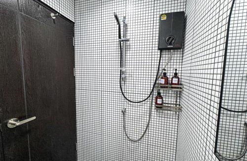 Phra Khanong Nuea Villa | SPACIOUS, 3 mins walking to BTS Phra Khanong & Near Thonglo, Em District, Terminal 21, MAX 20 People