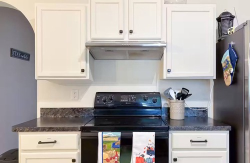 Port Malabar House | Spacious 3bed 2bath: 4k TV in all rooms, Fenced Backyard, BBQ, Games, Workspace