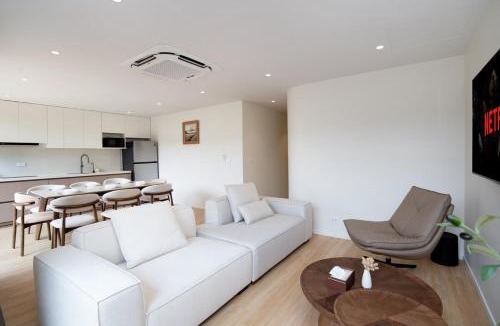 Khlong Toei Apartment | Spacious 3BR Apartment 650m from BTS Ekkamai
