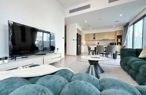 Dubai Villa | Spacious 5-bedroom villa in fabulous Dubai with fitness room, WiFi