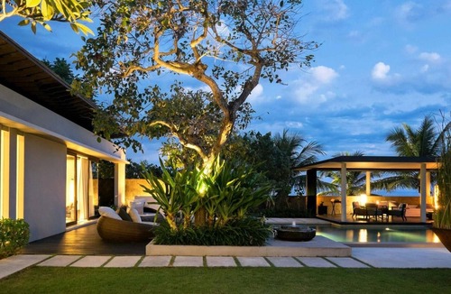 Kelating Villa | Spacious 6-bedroom villa with AC in quaint Kecamatan Tabanan