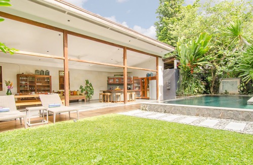 Batubelig Villa | Spacious and Modern 3BR Villa Walk to Batu Beliq Beach