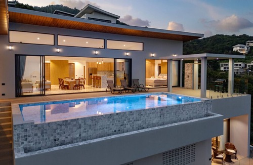 Maret House | spacious and stylish 4-bedroom private pool villa nestled in the scenic hills of Chaweng Noi.