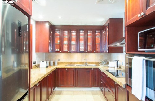 Downtown Dubai Apartment | Spacious Apt at Burj Khalifa & Dubai Mall with Maids Room - 204