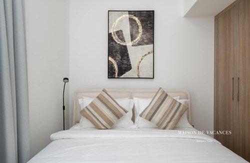 Nad Al Sheba Apartment | Spacious Corner 1 Bedroom 10mins from Dubai Mall