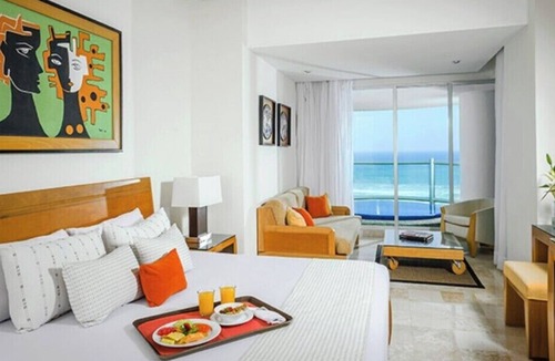 Playa Diamante Resort | Spacious Grand Mayan One Bedroom Suite – Acapulco Resort Getaway