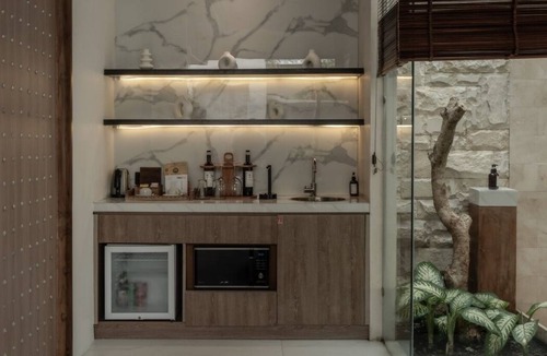 Dewi Sri Hotel | Spacious Modern 1BR Villa in Legian/Kuta