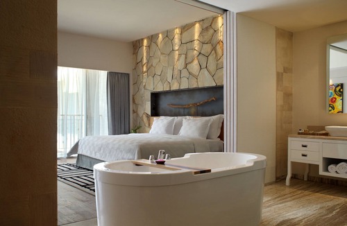 North Legian Hotel | Spacious Modern Suite with Free Minibar Items (T Sand Suite7)