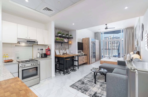Business Bay Apartment | Spacious Studio for 4 in the heart of Business Bay!