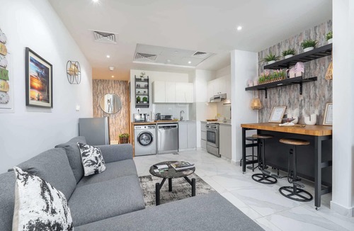 Business Bay Apartment | Spacious Studio for 4 in the heart of Business Bay!