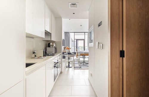Downtown Dubai Apartment | Spacious Studio in Business bay with Canal Views!