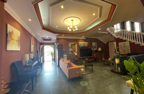 Jumeirah House | Spacious Villa!