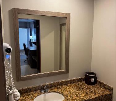 Cuauhtemoc Hotel | Spring Water Hotel & Suites
