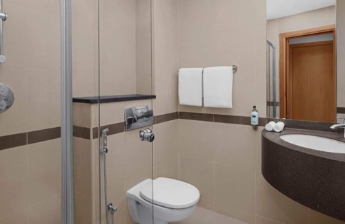 Garhoud House | Standard Room Near Dxb Terminal 3 By Luxury Bookings