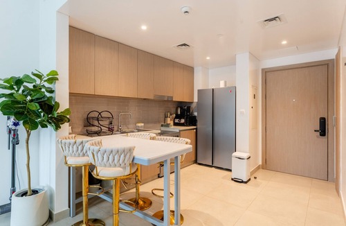 Al Khan Apartment | Stunning 2 Bed in Cyan Beach Residence