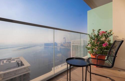 Dubai Marina Apartment | Stunning Beachfront 1BR Apartment in Palm Jumeirah By ĀYA Boutique