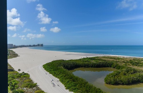 Marco Island Apartment | Stunning Beachfront Penthouse on 19th Floor I Desirable Front Unit