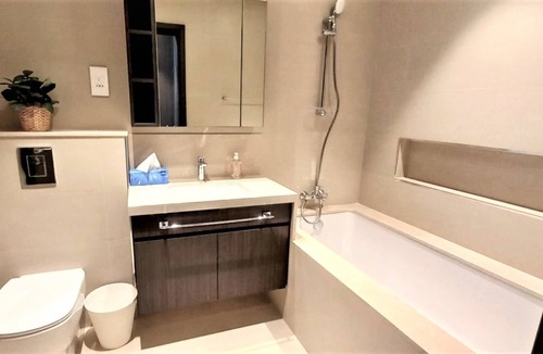 Bur Dubai Apartment | Stunning Downtown Views access Dubai Mall
