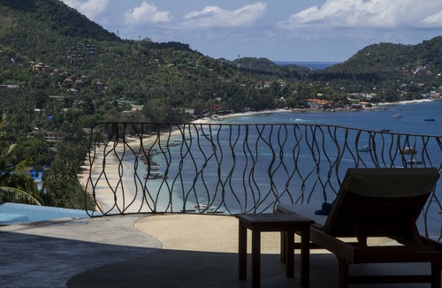 Koh Tao Villa | Stunning, Exotic Three Bedroom, With Huge, Private Infinity Edge Swimming Pool!