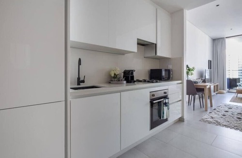 Downtown Dubai Apartment | Stunning Studio with Burj Khalifa Views - Sleeps 3