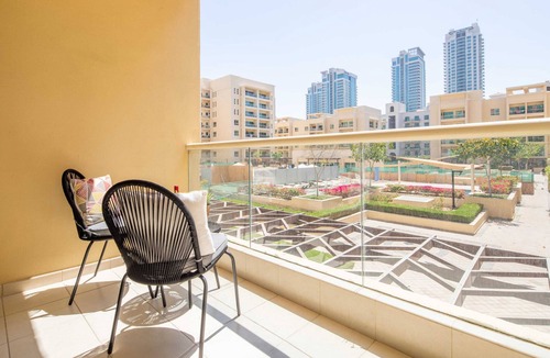 The Greens Apartment | Stylish 1BR Close to Golf Course in The Greens