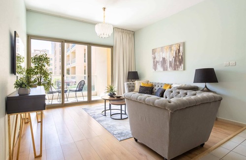 The Greens Apartment | Stylish 1BR Close to Golf Course in The Greens