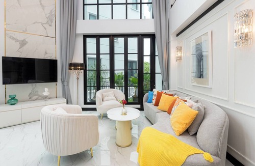 Phra Khanong Nuea Villa | Stylish 7beds Poolhouse With Cinema & Lift - 2min to BTS
