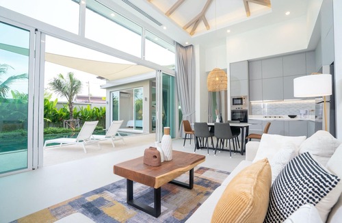 Bang Tao Villa | Stylish Pool Villa 10 Min to Layan Beach - 3 BR