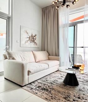 Jadaf Apartment | Stylish & Roomy 1BR in the Heart of the City