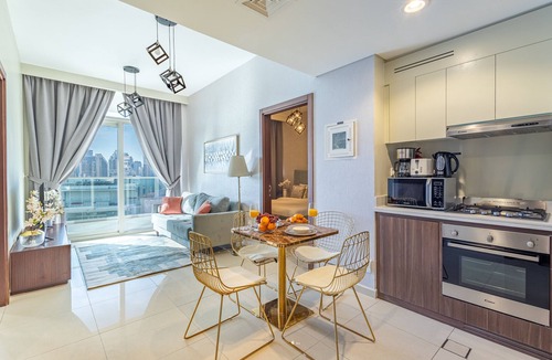 Downtown Dubai Apartment | Stylish Two-Bedroom Business Bay | Burj Khalifa View | Gym & Poolnn