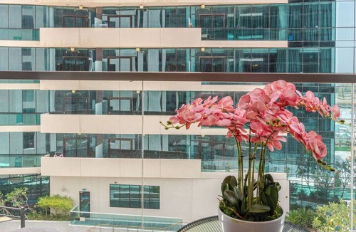Trade Centre 1 Apartment | Super Luxury 3 Bed Apartment - 3 mims to Dubai Mall. WiFi & AC