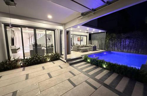 Central Pattaya Villa | Super Luxury 3 Bedroom Private Pool Villa with Jacuzzi, Near 711, 10 minutes to Walking Street and Pattaya Beach - MT6