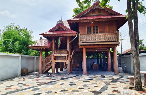 Bang Kaeo House | SUPER RARE! Heritage Wooden House near Chatuchak Market and Airport