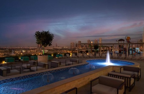 Jumeirah Village Triangle Apartment | Superior Room In Jvt near Triangle supermarket