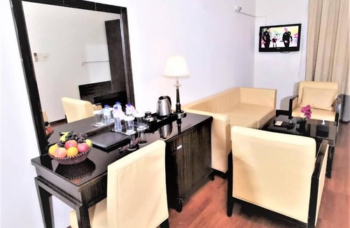 Naif House | Superior Room Near Nesto Hypermarket By Luxury Bookings