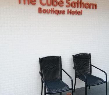 Yan Nawa Bed & Breakfast | The Cube Sathorn Boutique Hotel เดอะ คิวบ์ สาทร บูติค โฮเทล Near BTS Surasak