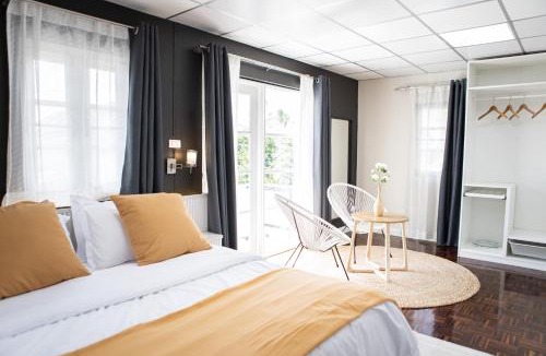 Lat Krabang Villa | The Golden Room - Suvarnabhumi