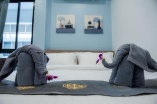 Talat Yot Hostel | The Moon Night Hotel