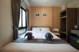 Talat Yot Hostel | The Moon Night Hotel