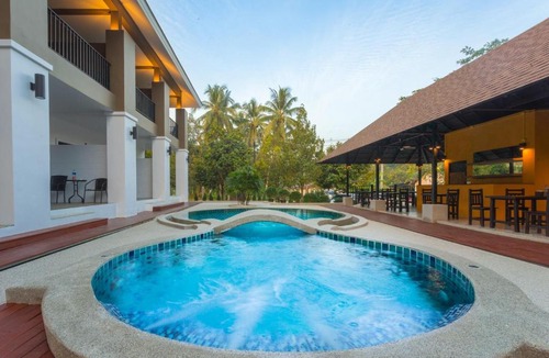 Khuk Khak Beach Hotel | The Retreat Khaolak Resort - SHA Extra Plus
