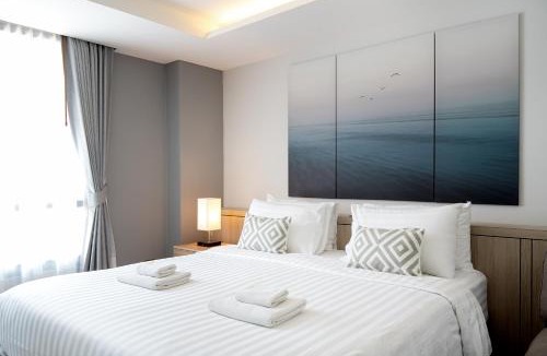 Bang Phlat Hotel | The Riski Hotel at Bangphlat Station SHA