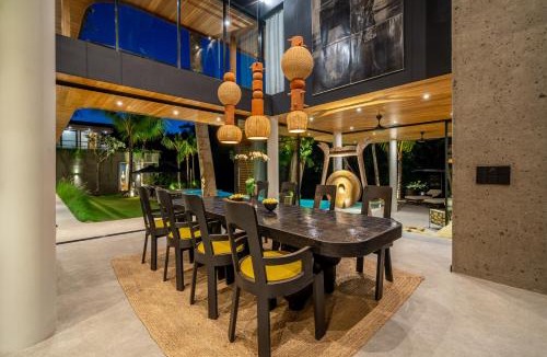 Batubelig Villa | The Riverfront 5BR Luxury Villa Near the Beach
