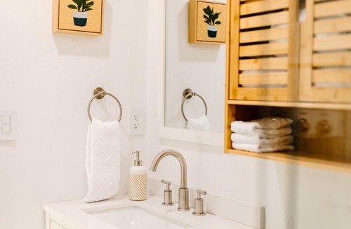 Naples Park Apartment | The Studio! Comfort, Quality, walk to beaches, fully equipped Studio