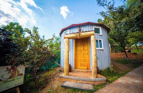 Valle de Bravo Cabin | Tombstone