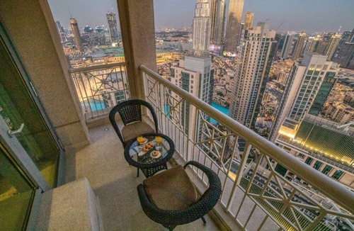 Downtown Dubai Apartment | Top Floor 1BR Apartment (Partial Burj Khalifa & Fountain Views)