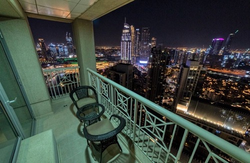 Downtown Dubai Apartment | Top Floor 1BR Apartment (Partial Burj Khalifa & Fountain Views)